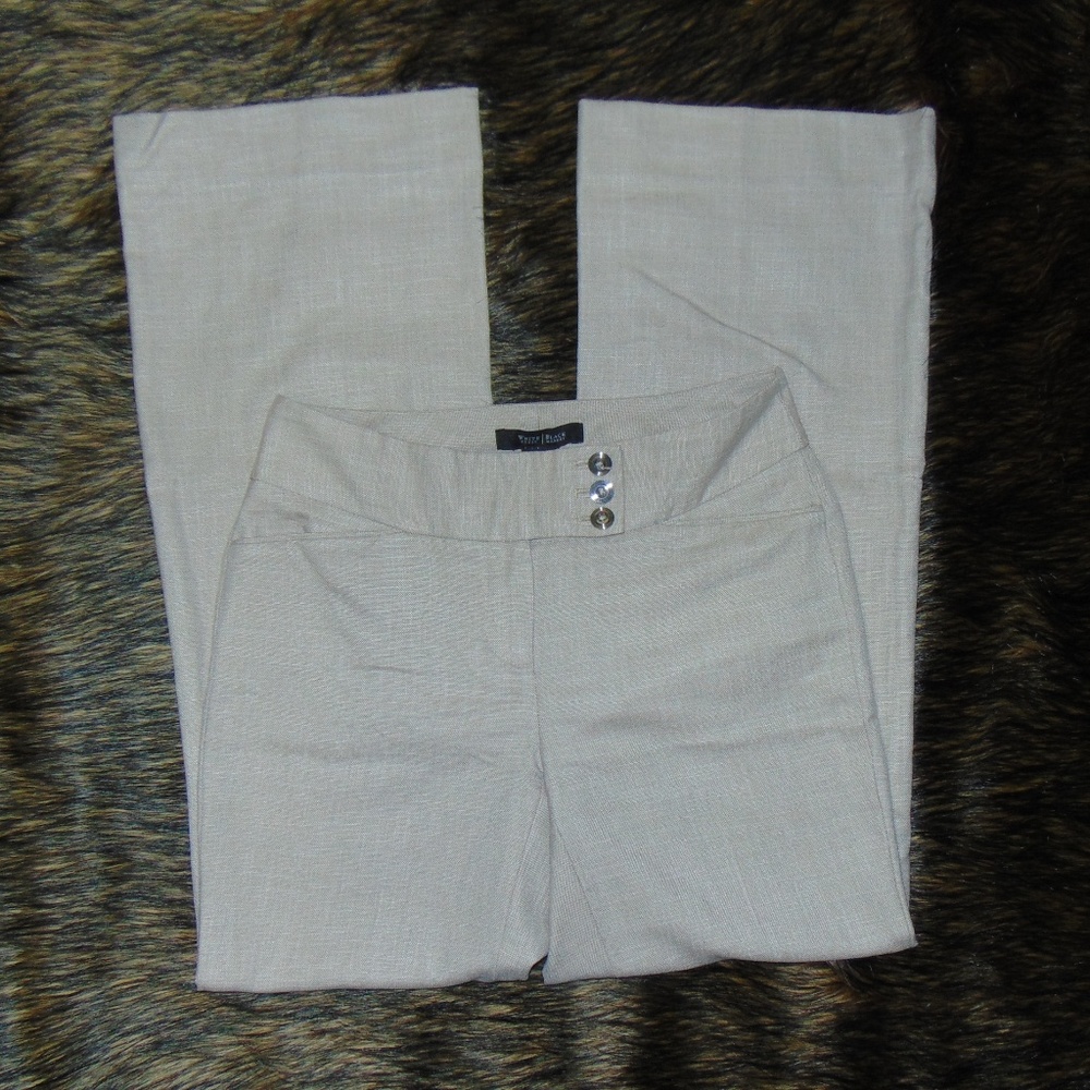 White House Black Market Khaki Pants (00R)